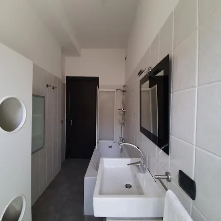 Simplistic In Near Lake Como Apartament *